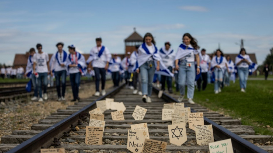 Exrehenes de Hamás llaman en Auschwitz a la liberación de todos los secuestrados en Gaza