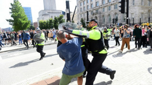 Mehr als 90 Festnahmen bei gewaltsamen Protesten in mehreren britischen Städten