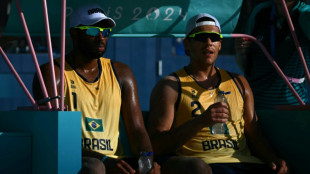 Evandro e Arthur perdem para suecos e caem nas quartas do vôlei de praia em Paris