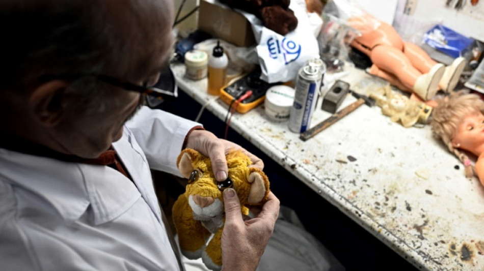 In Madrid, a 'toy hospital' marks its last Christmas 