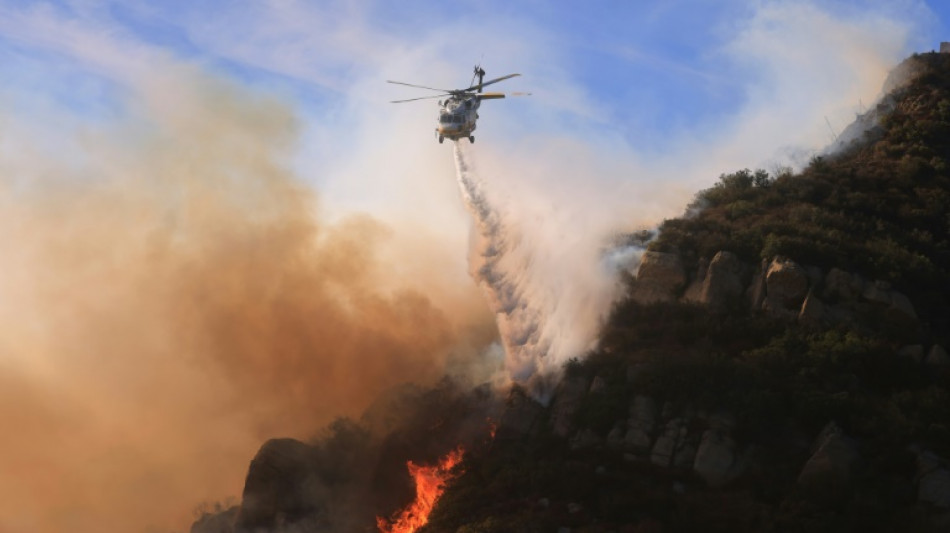 Malibu reste sous la menace des flammes, des milliers de personnes évacuées  