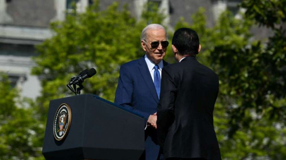 Biden exalta los lazos "inquebrantables" EEUU-Japón al recibir a su primer ministro