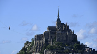 Le funambule Nathan Paulin bat le record du monde de distance au Mont-Saint-Michel