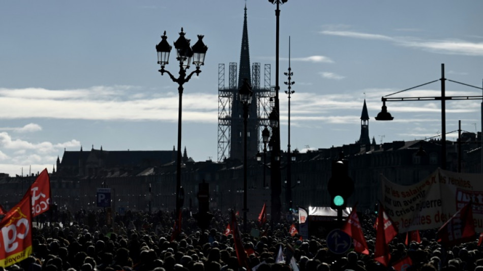 Nuevas protestas masivas en Francia desafían reforma de pensiones de Macron