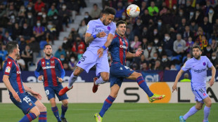 Luuk De Jong evita el tropiezo del Barça ante el Levante
