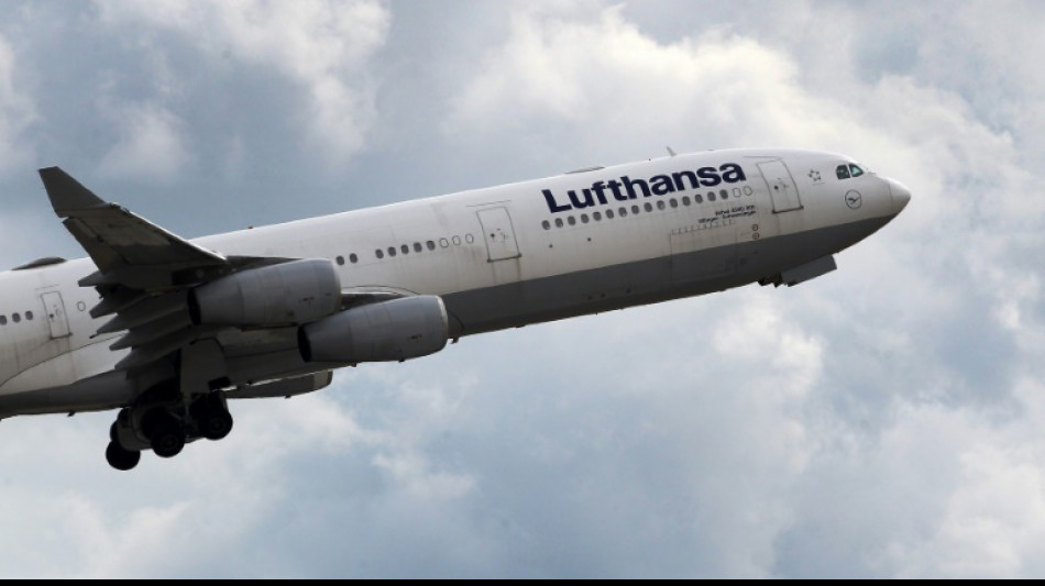 Lufthansa reports healthy profit, extending recovery