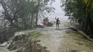 Un ciclón deja al menos 10 muertos y 30.000 viviendas destruidas en Bangladés