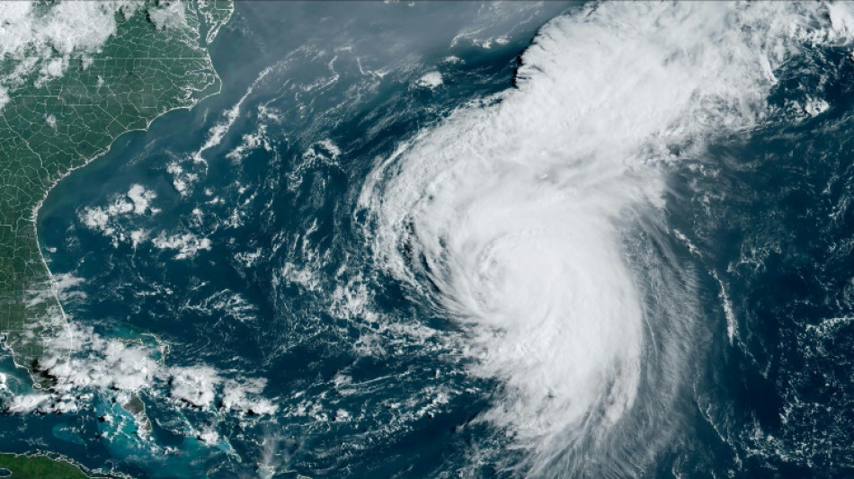 Ernesto se degrada a tormenta tropical tras dejar azotar Bermudas con fuertes lluvias