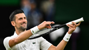 Djokovic cruises at Wimbledon, Zverev crashes