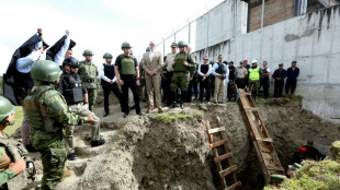 Unos militares sellan un túnel clandestino en una peligrosa cárcel de Ecuador