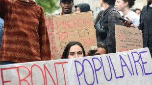 Législatives: la gauche dévoile son programme, Les Républicains étalent leurs divisions