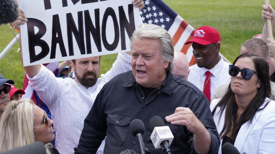 Truffa sui fondi per il muro del Messico, Bannon a processo a Ny