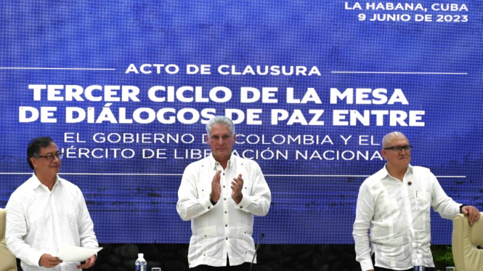 Gobierno de Colombia y guerrilla del ELN firman tregua de seis meses