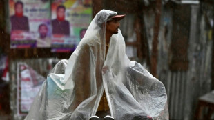 Bangladesh evacuates hundreds of thousands ahead of cyclone