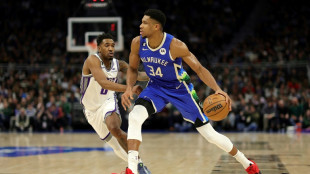 Irving y Giannis se lucen en los tabloncillos de la NBA