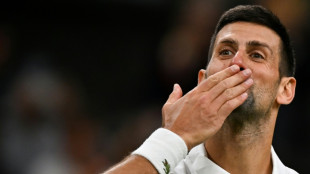 Djokovic perde set, mas vence australiano Popyrin e vai às oitavas de Wimbledon