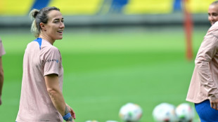 England defender Bronze signs for Chelsea Women