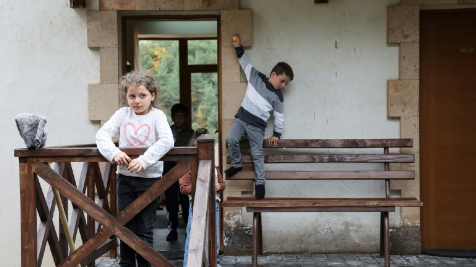 En Armenia, los huidos de Nagorno Karabaj se refugian en una estación de esquí