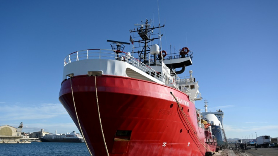 El barco humanitario "Ocean Viking" busca un puerto mediterráneo para 306 migrantes