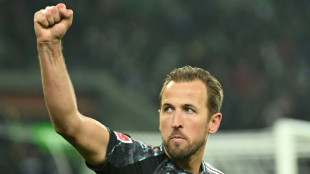 Penalty king Kane sends Bayern past Gladbach