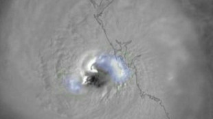 Huracán Ian causa "catastróficos" vientos, marejadas e inundaciones en Florida 