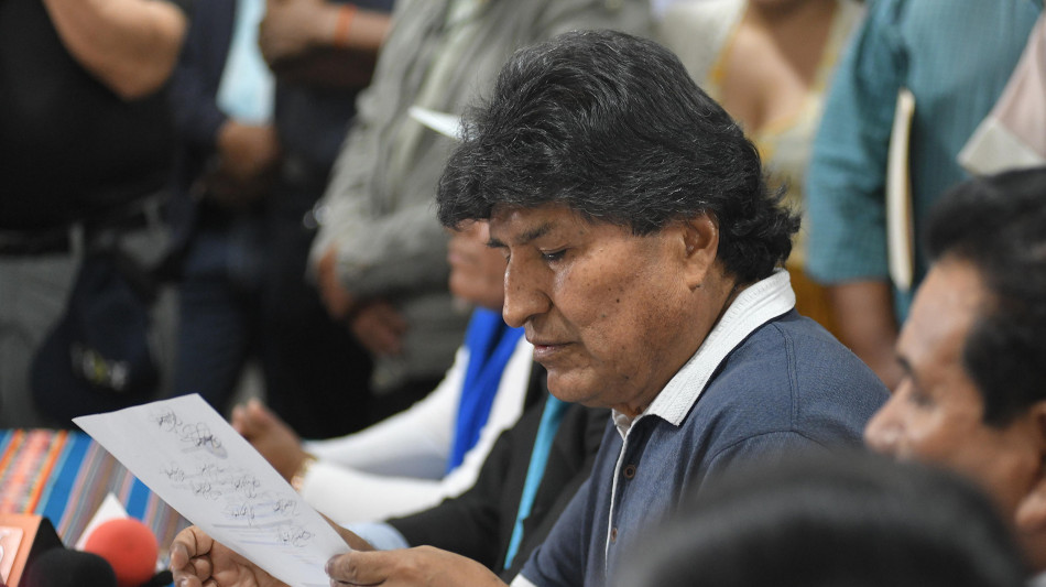 Bolivia: ministro, 'Morales innocente? Faccia il test del Dna'