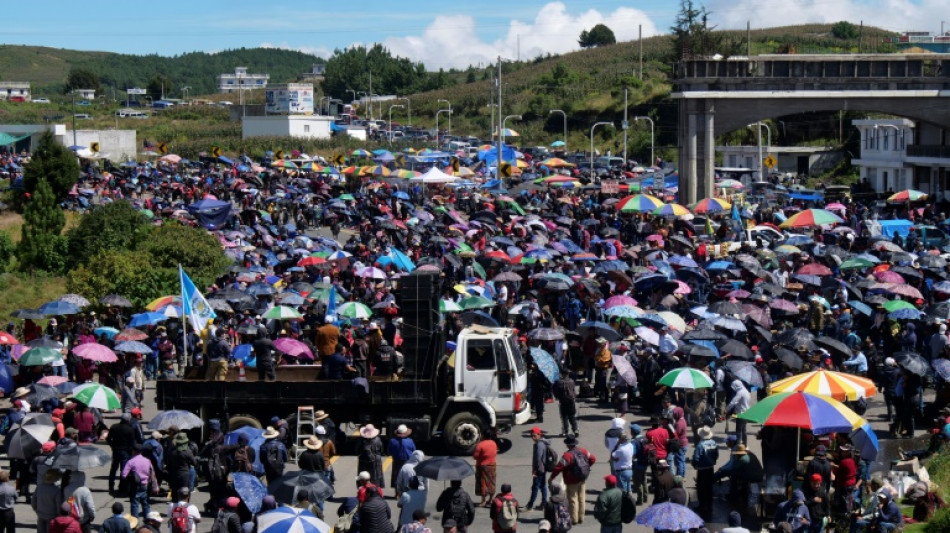 Bloquean carreteras de Guatemala para exigir cese de persecución electoral