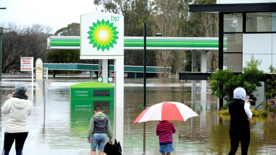 Thousands evacuate from 'dangerous' Sydney floods