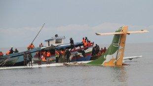 Tanzania pays tearful tribute to plane crash victims