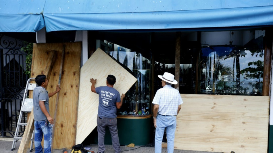 Furacão Lidia deixa ao menos dois mortos e rastro de destruição no México