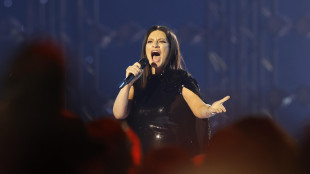 Pausini ospite a Verissimo annuncia il suo docu-concerto