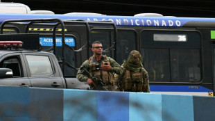 Sequestrador de ônibus em rodoviária do Rio se entrega e reféns são libertados