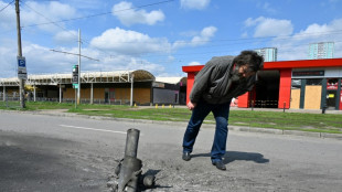 Mariupol 'continues to resist', Ukrainian president says