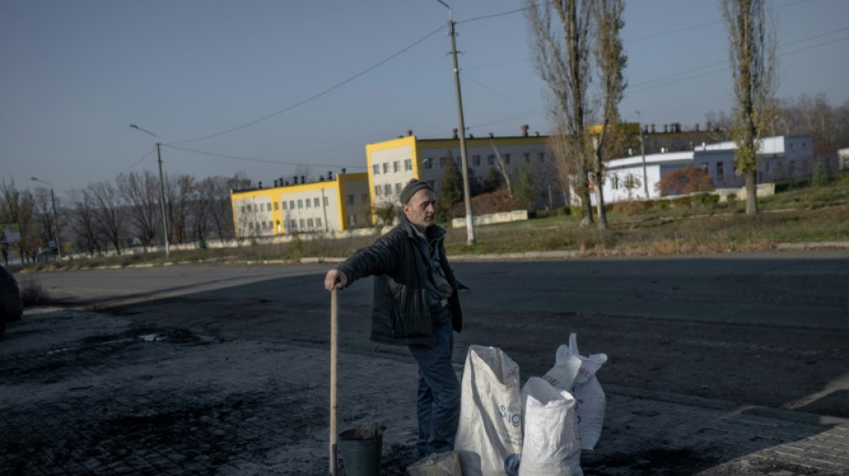 'We can't survive on our own': locals help out neighbours in Bakhmut 