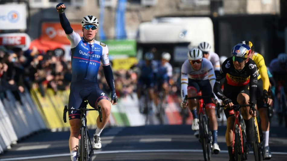 Paris-Nice: Jakobsen enlève une 2e étape très intense