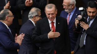 Erdogan entame son troisième mandat de président sous un déluge 