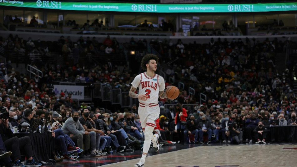 Lonzo Ball to undergo knee surgery, out 6-8 weeks: Bulls