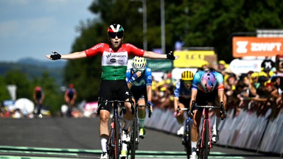 Vas wins 'chaotic' stage as Vollering crashes in women's Tour de France