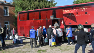 Ukraine: des centaines de personnes évacuées, Moscou revendique la prise de six villages