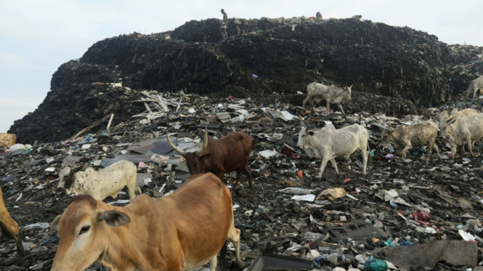 Ghana struggling with tsunami of secondhand clothes