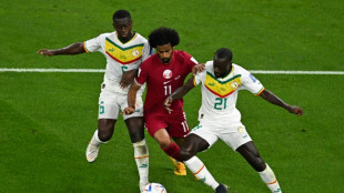 Senegal toma aire y elimina a Catar de 'su' Mundial