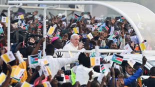 El papa llama a "deponer las armas" al cierre de visita a Sudán del Sur