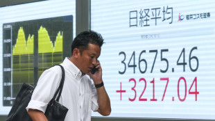 Borsa: Asia in calo, lo yen di nuovo sui massimi