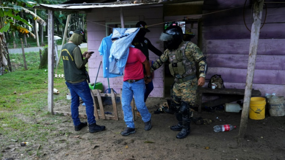 Panamá desmantela rota de migrantes chineses na selva de Darién