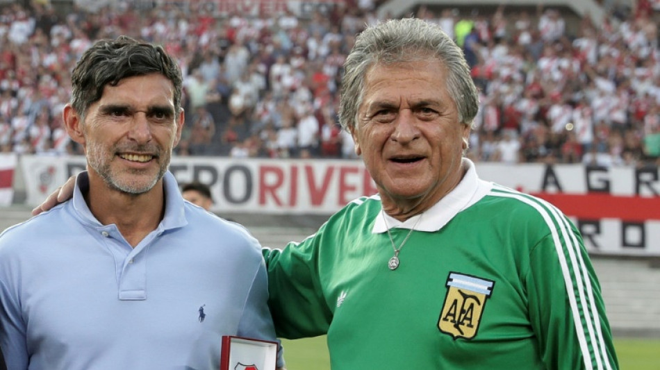 Ex-goleiro argentino tem medalha de campeão do mundo roubada em Buenos Aires