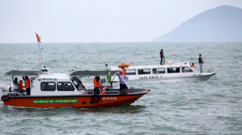 Trece muertos en el naufragio de un barco turístico en Vietnam