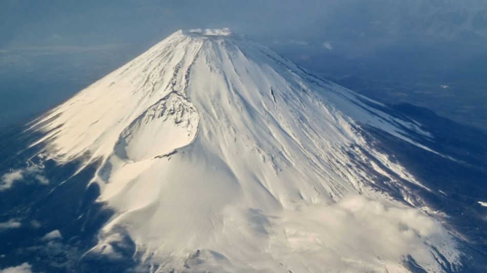 El monte Fuji de Japón continúa sin nieve, un récord