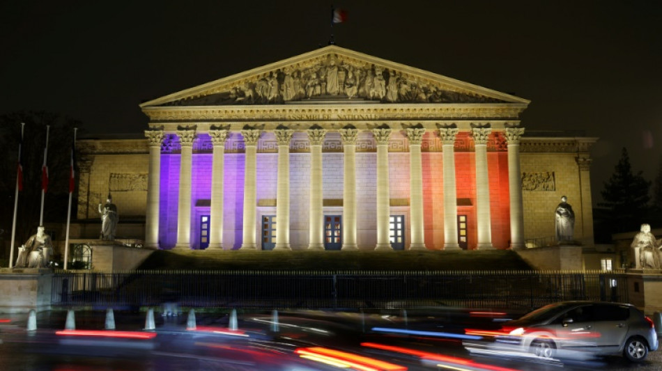 Législatives: débats à gauche pour Matignon, feuilleton judiciaire à droite, Attal à la relance