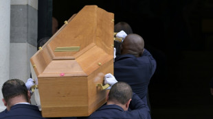 Fans de Françoise Hardy despiden a la artista en el cementerio Père Lachaise de París