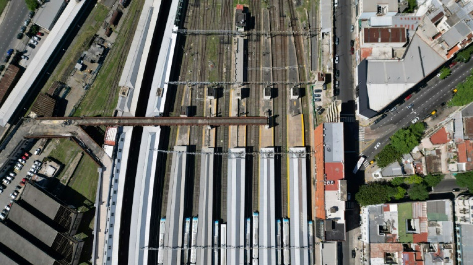 Una huelga de transporte contra Milei afecta a más de un millón de pasajeros